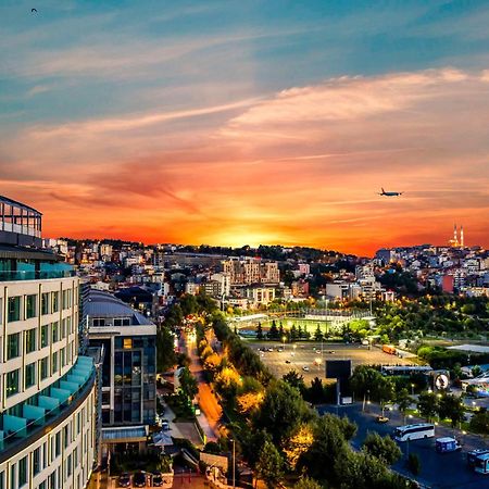 Clarion Hotel Golden Horn Istanbul Bagian luar foto Sunset over the city