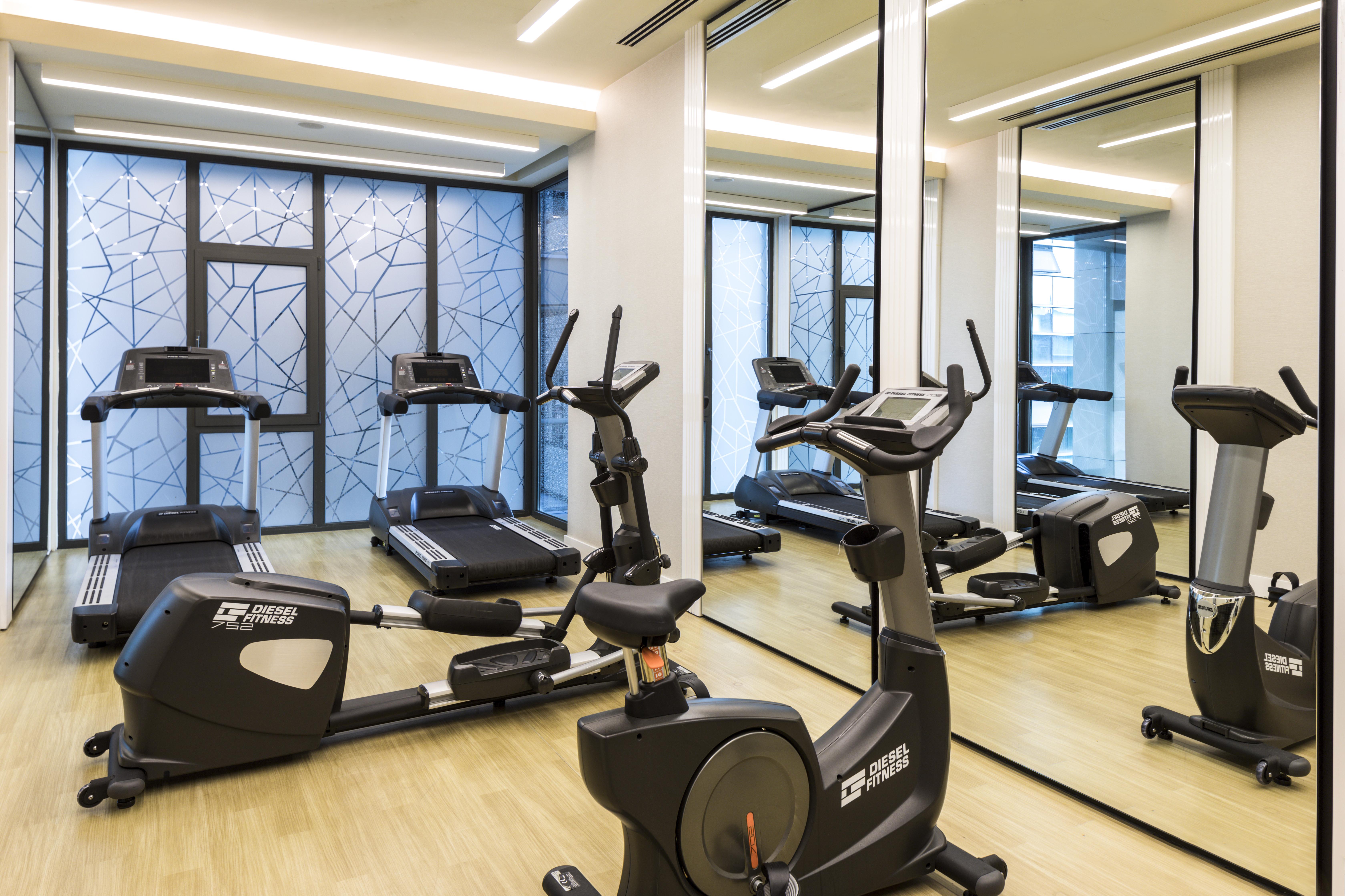 Clarion Hotel Golden Horn Istanbul Bagian luar foto The gym at the hotel
