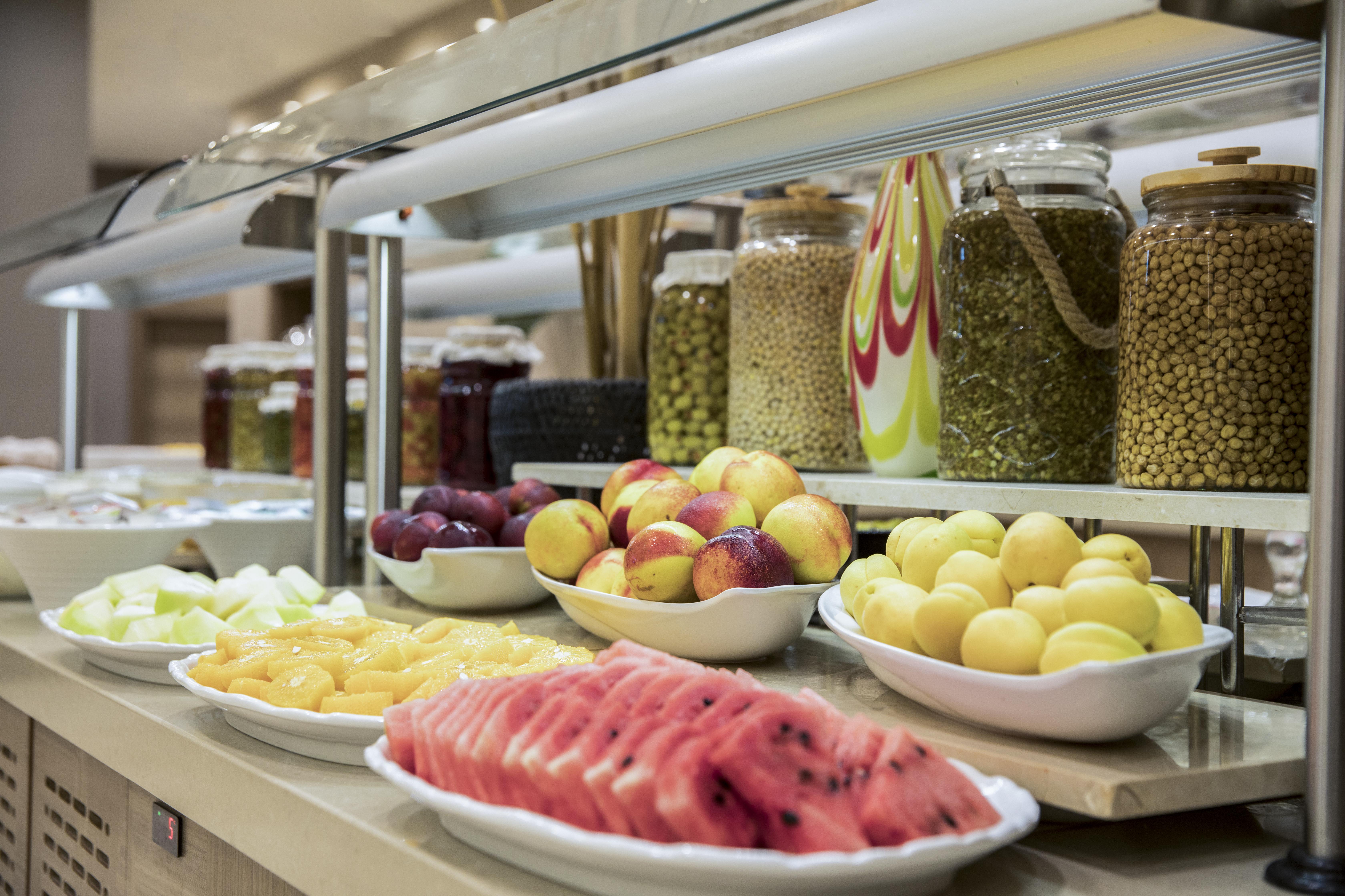 Clarion Hotel Golden Horn Istanbul Bagian luar foto A salad bar