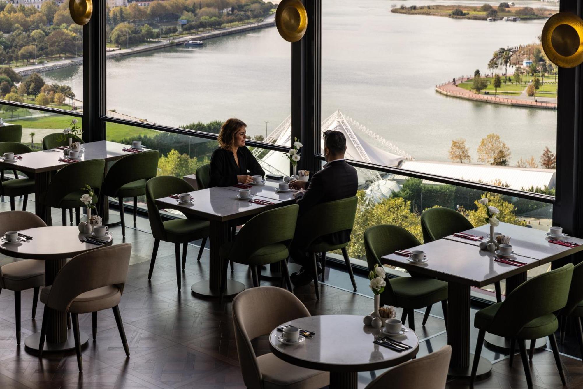 Clarion Hotel Golden Horn Istanbul Bagian luar foto The restaurant