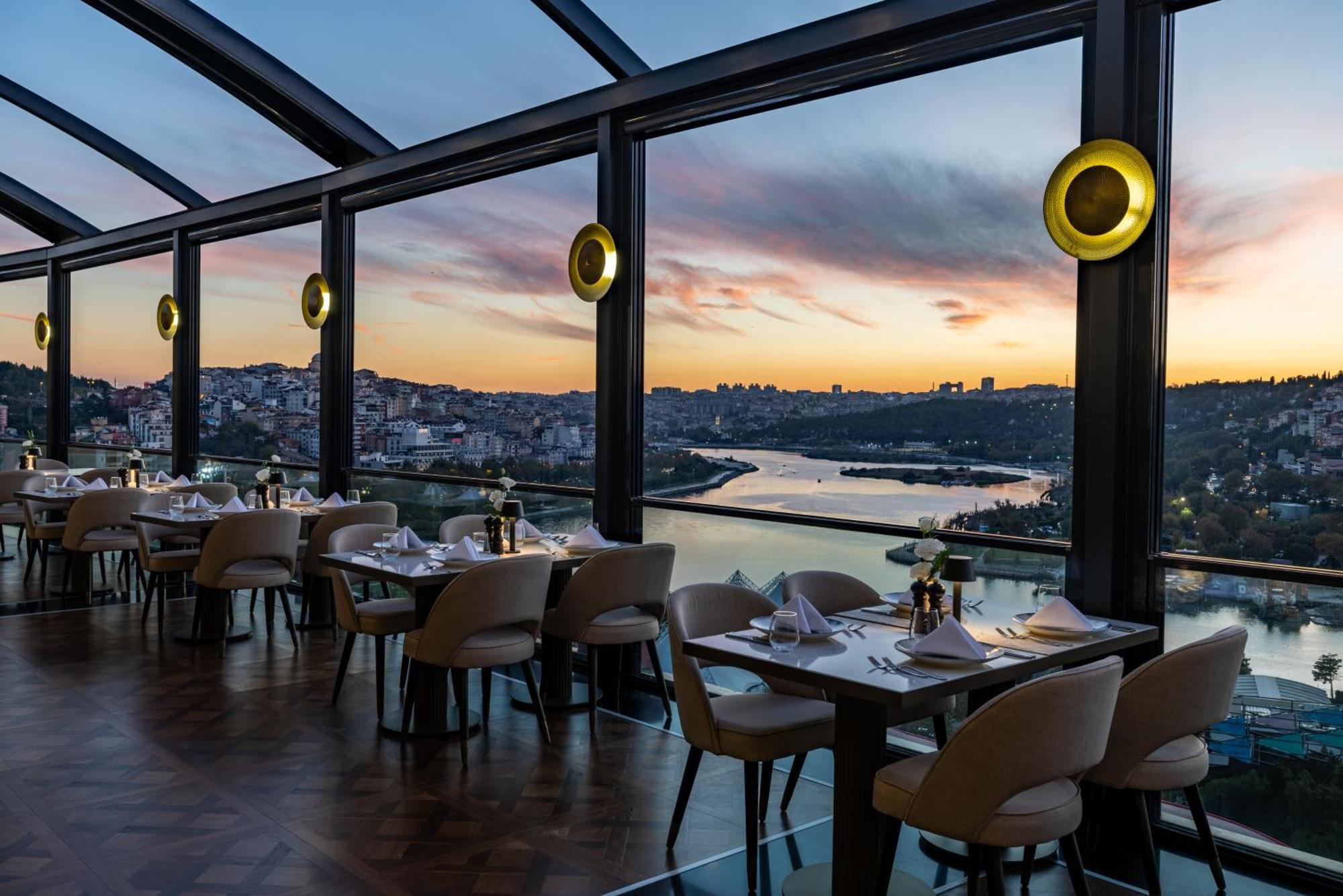 Clarion Hotel Golden Horn Istanbul Bagian luar foto The View