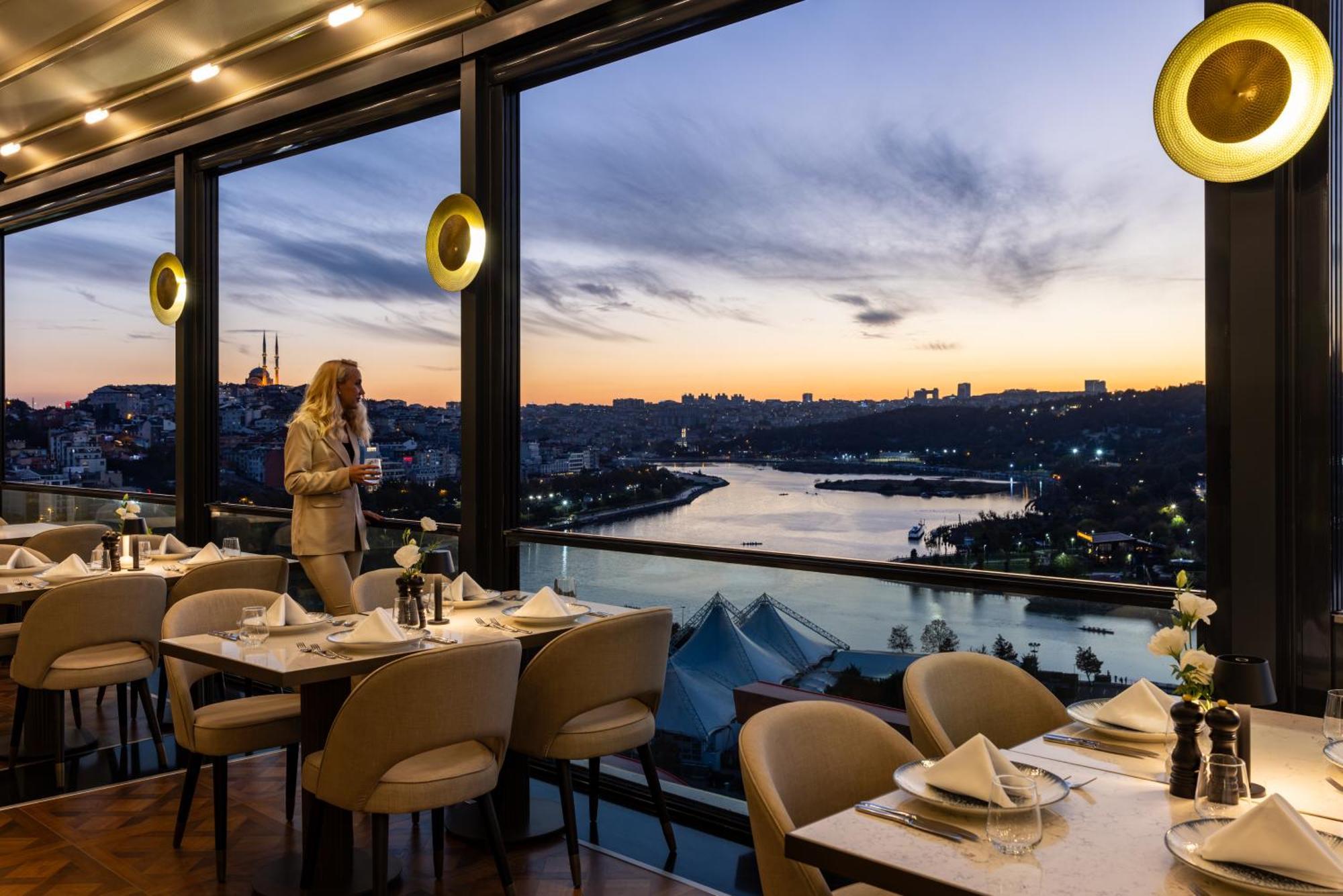 Clarion Hotel Golden Horn Istanbul Bagian luar foto Skyline