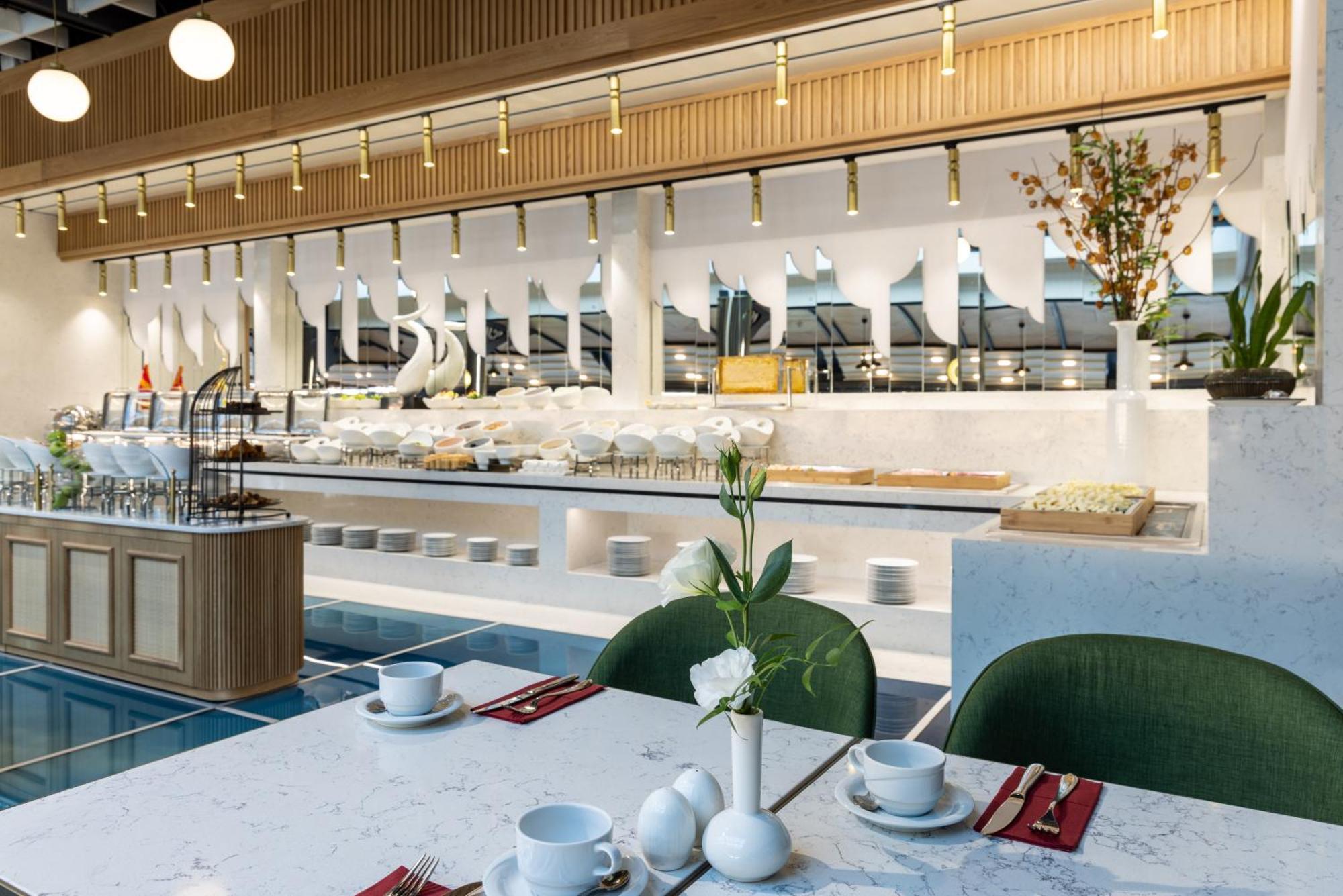 Clarion Hotel Golden Horn Istanbul Bagian luar foto The restaurant