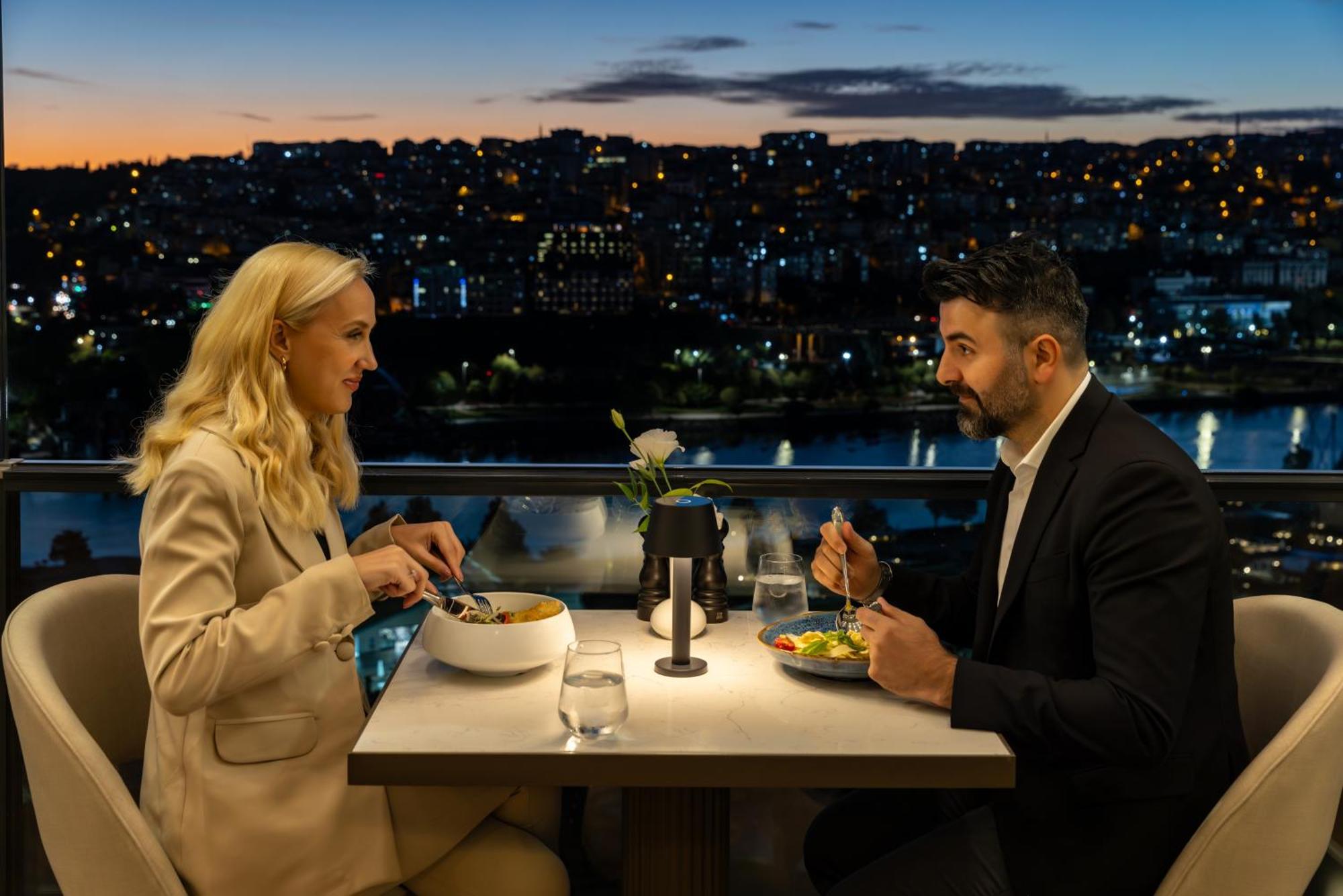 Clarion Hotel Golden Horn Istanbul Bagian luar foto Skyline