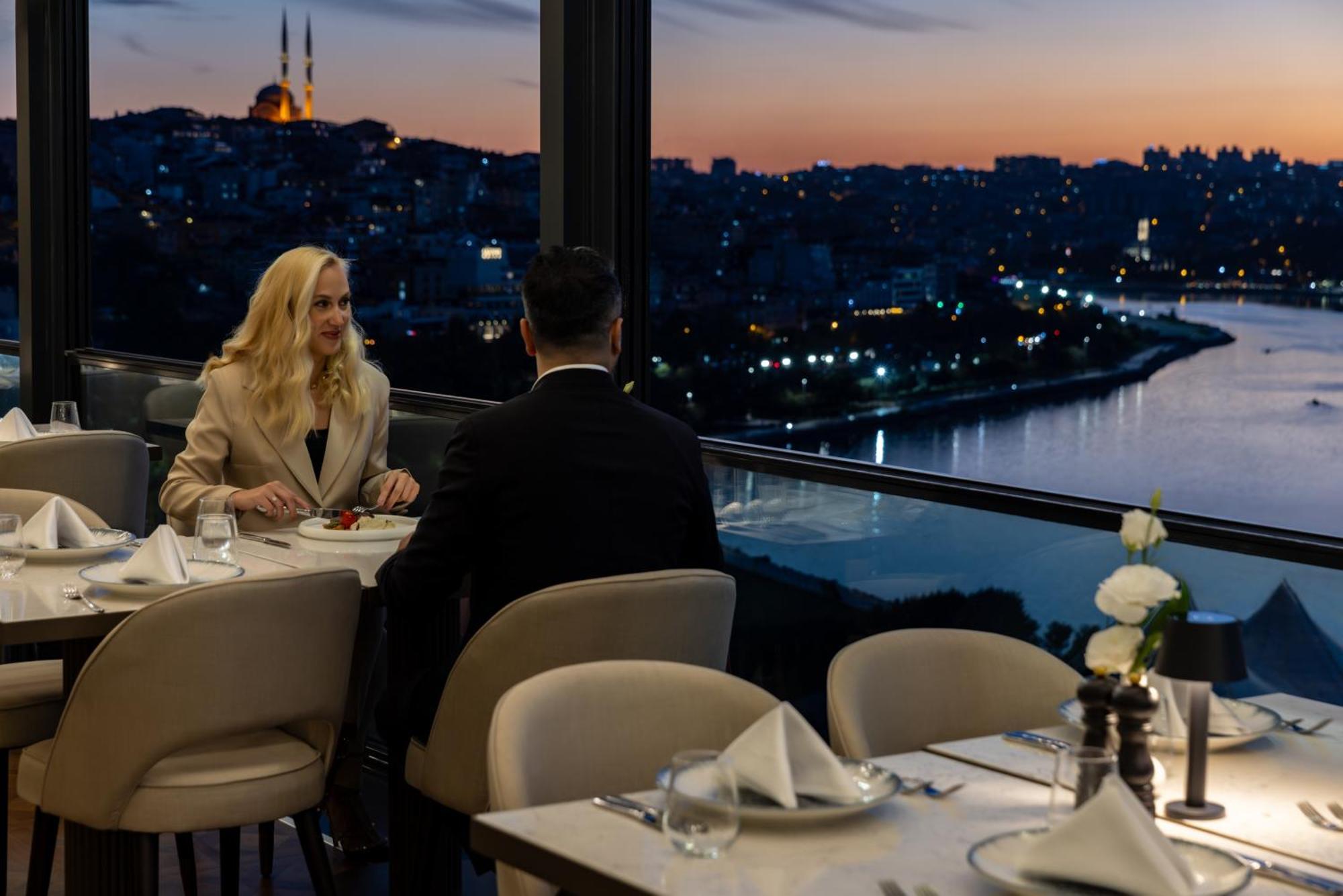 Clarion Hotel Golden Horn Istanbul Bagian luar foto The Bosphorus Restaurant