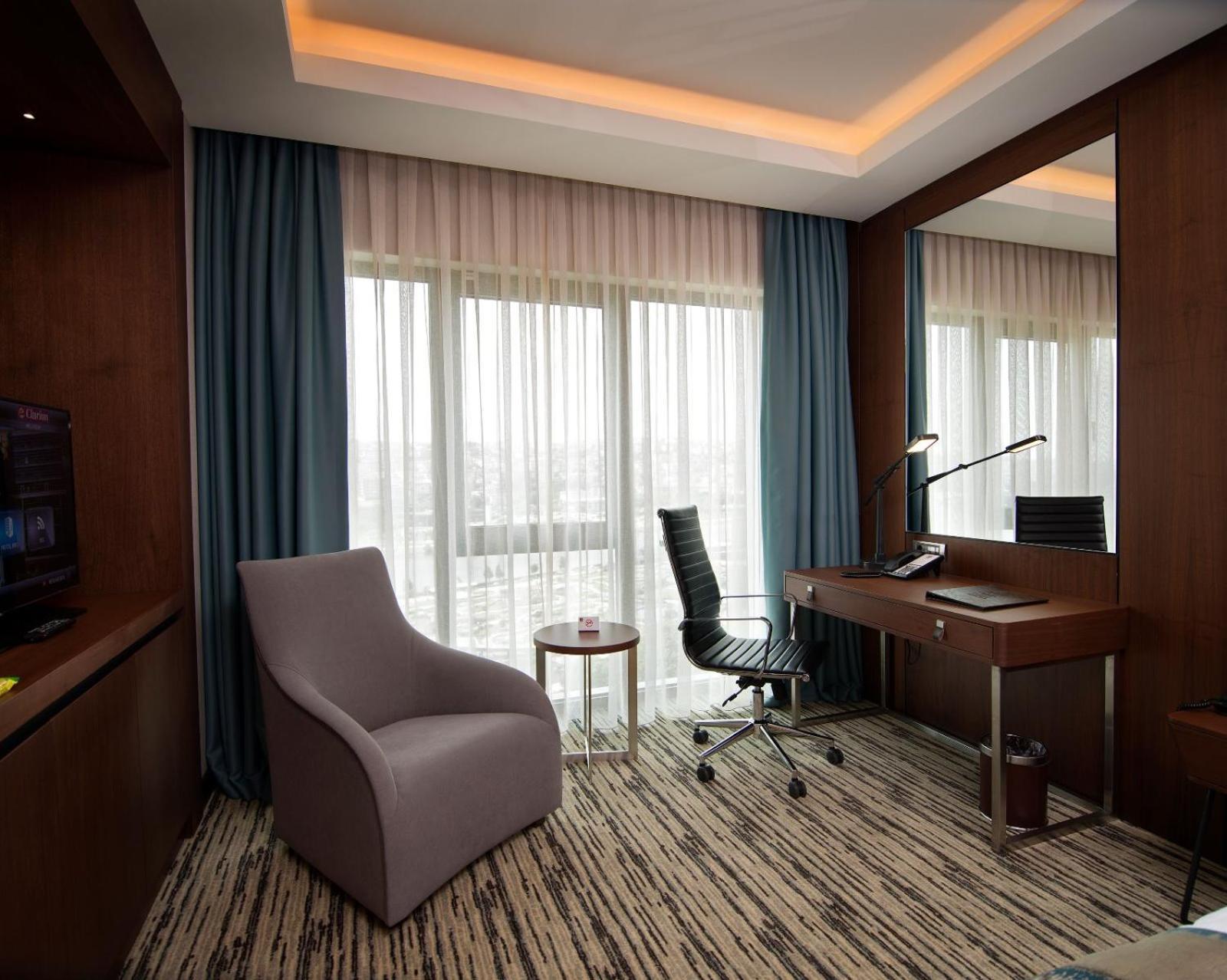 Clarion Hotel Golden Horn Istanbul Ruang foto A room at the hotel